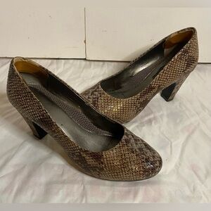 Women’s Easy Spirit Snake Skin Block Heels Size 9